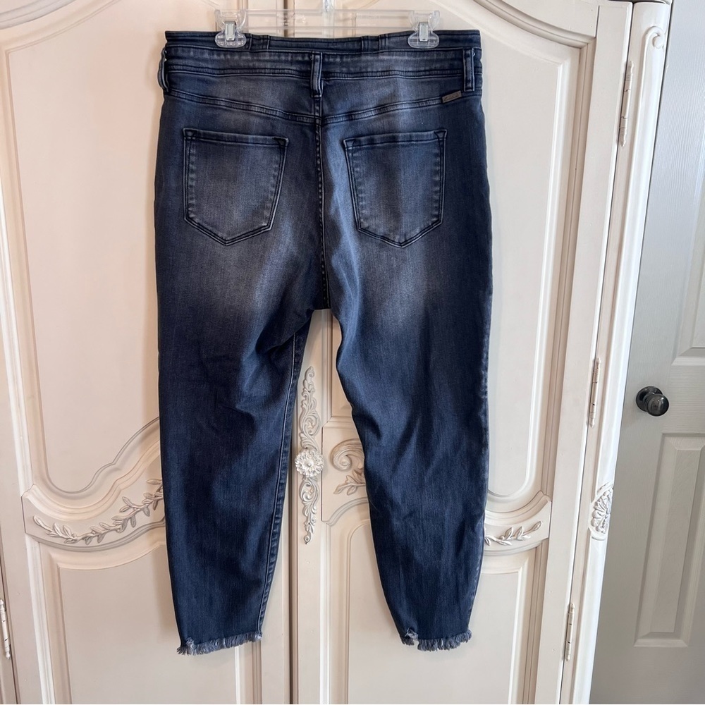 KanCan Ankle Jeans in Black, Frayed Hem, Straight to Tapered Leg, Size 31 - Picture 5 of 9